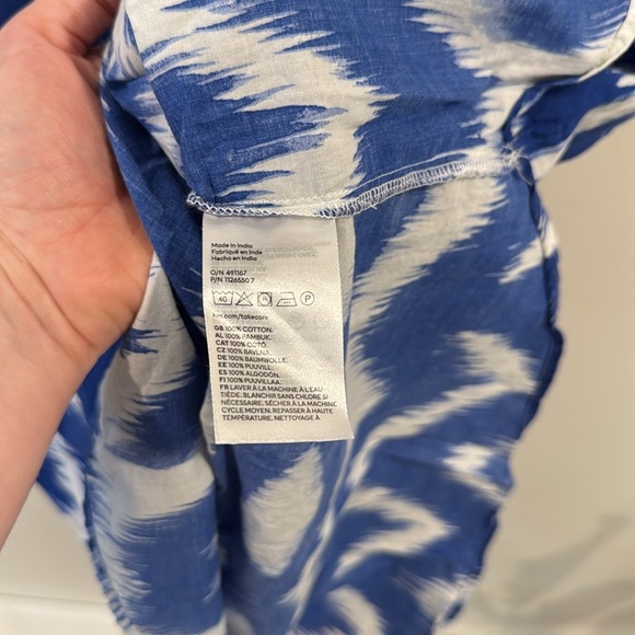 H&M Women’s Blue and White Patterned Tunic Top Covering V-neck Size L - Picture 3 of 3